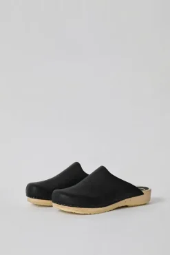 Contour Clog on Flat Base in Black^No.6 Store Hot