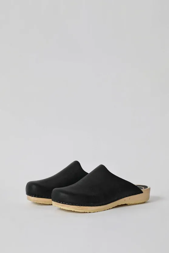 Contour Clog on Flat Base in Black^No.6 Store Hot